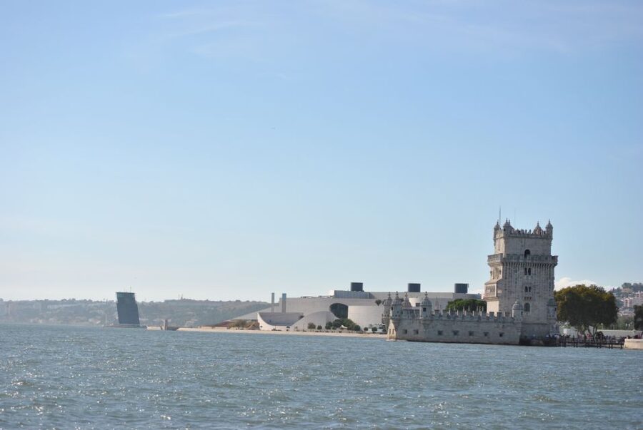 Private Sailing Boat Tour Lisbon with a drink: 2 to 8 Hours - What the crew and private format add