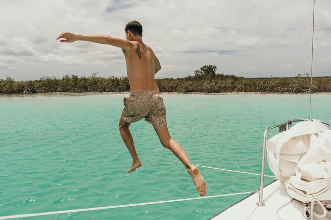 Private sailing tour of Bacalar Lagoon - What the private price really buys you