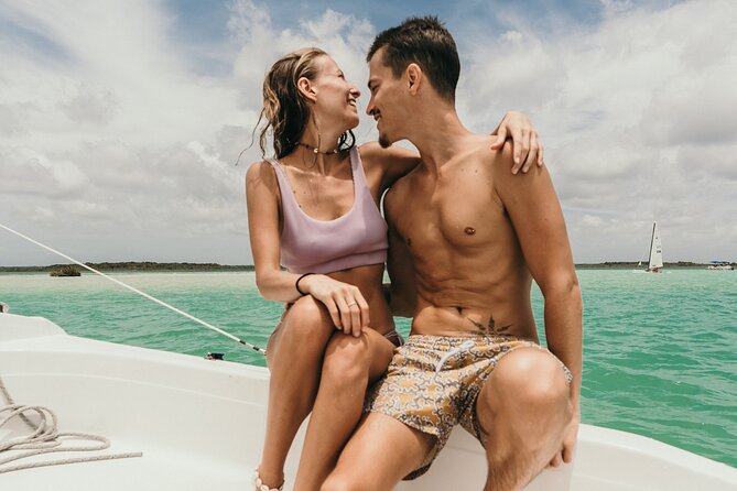 Private sailing tour of Bacalar Lagoon - Cruising toward Cenote Negro