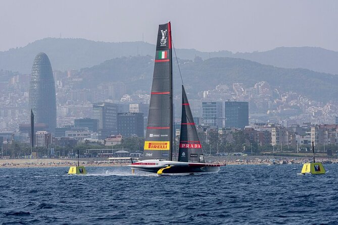 Private sailing tour with aperitif in Barcelona - A two-hour route built around the sea
