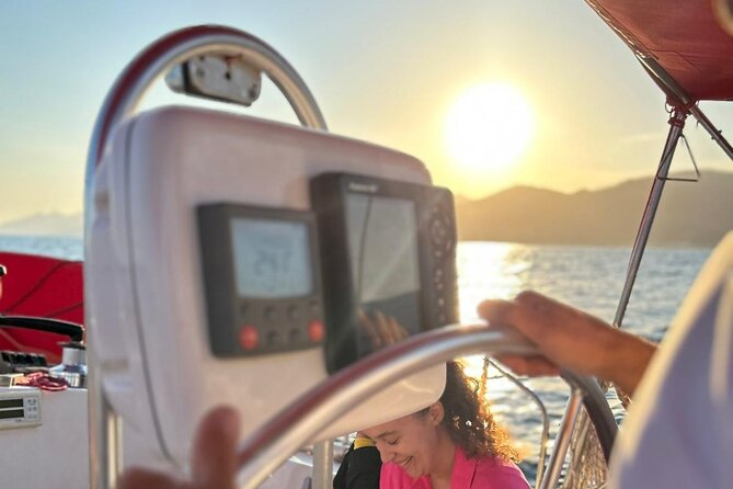 Private sailing tour with aperitif in Barcelona - The welcome drink and Catalan-style snack