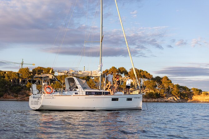 Private sailing yacht by the Bay of Palma and nearby coves - Food, drinks, and the all-inclusive claim