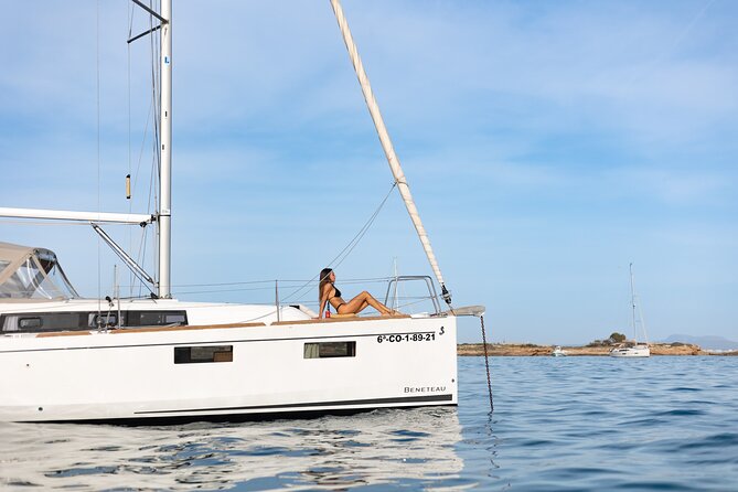 Private sailing yacht by the Bay of Palma and nearby coves - Leaving from Club de Mar in Palma