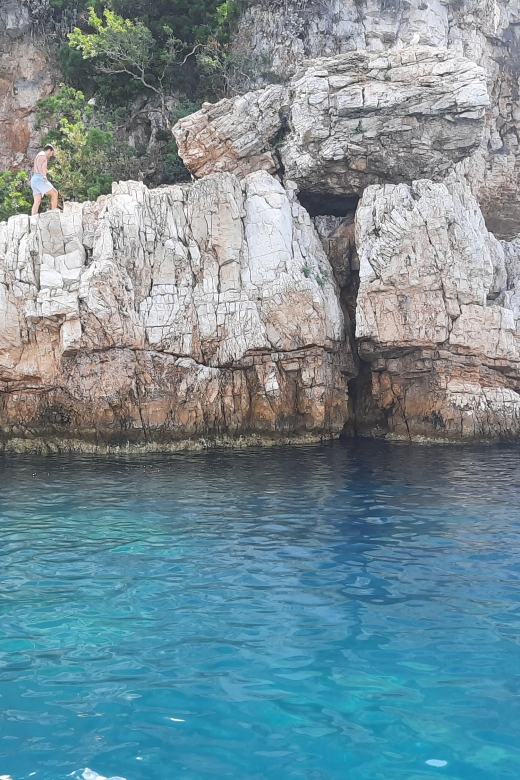Private tour on a sailboat - Swim and paddle - Antibes Cape - Leaving Port Vauban for the cape