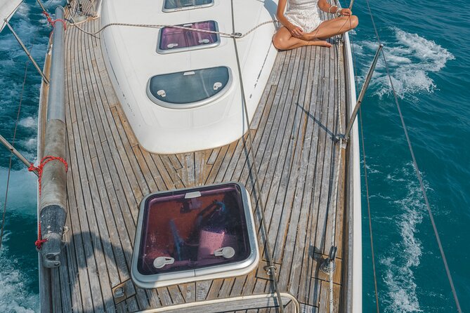 Private tour on a sailboat Swim and stand up paddle Antibes cape - How the private format affects the value