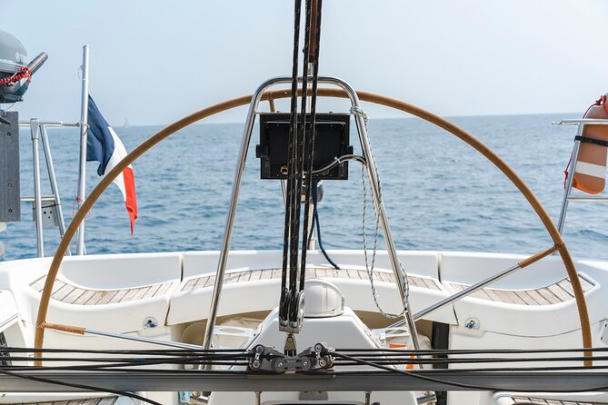 Private tour on a sailboat with apéritif at sunset on Antibes - Choosing Between the Bay of Billionaires and La Garoupe