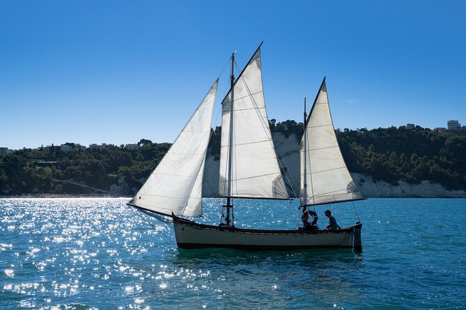 Private Traditional Sailboat Tour of the Conero Riviera - Leaving Numana for La Spiaggiola and the Spiaggia del Frate