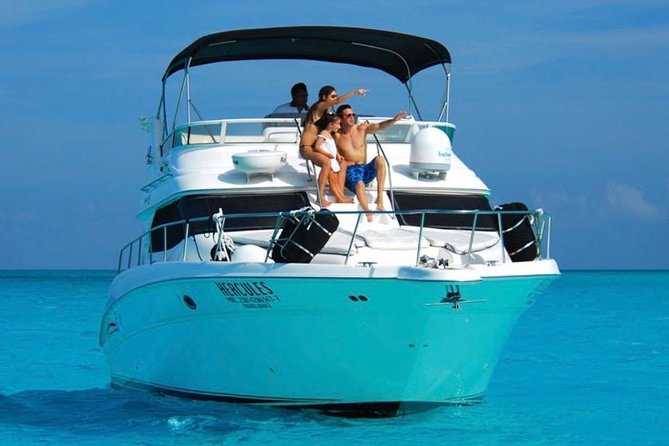 Private Yacht - 46 ft SeaRay Cancun Bay Snorkel 23P4 - Crew service and the feel on board