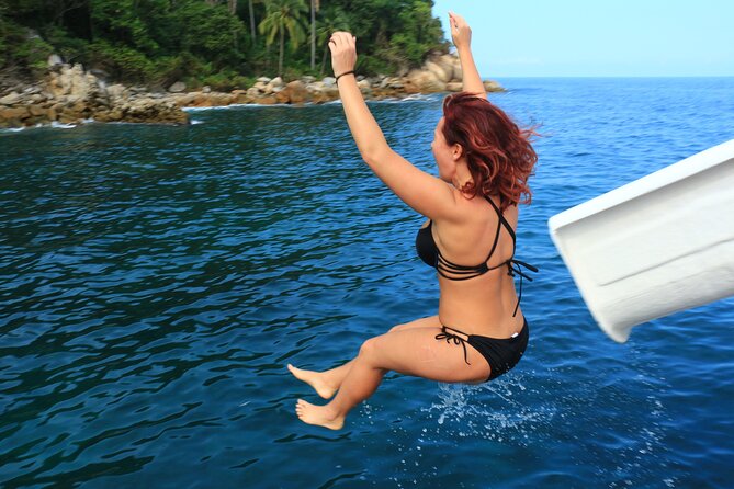 Private Yacht Charter ChicaFUN 2 Waterslides All Inclusive - An open bar that covers far more than beer