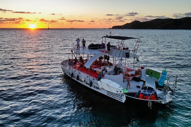 Private Yacht Charter on ChicaFun 1 Waterslides all inclusive - Food, drinks, and the birthday touch