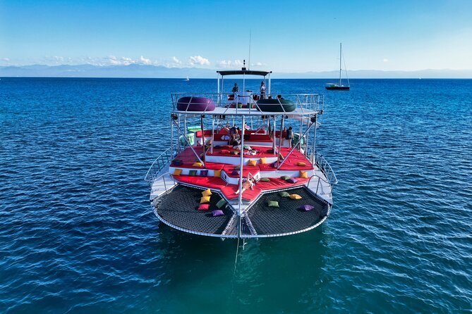 Private Yacht Charter on ChicaFun 1 Waterslides all inclusive - Who should book ChicaFun 1?