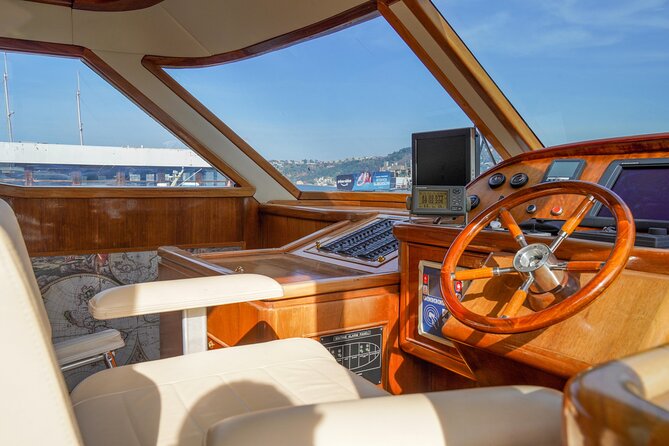 Private Yacht Cruise on Bosphorus - Anadolu Fortress and Küçüksu Palace