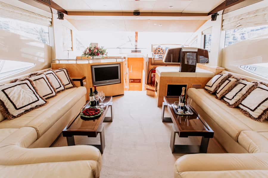 Private Yacht Dubai: 56ft - Bluewaters Island and Ain Dubai photo stop