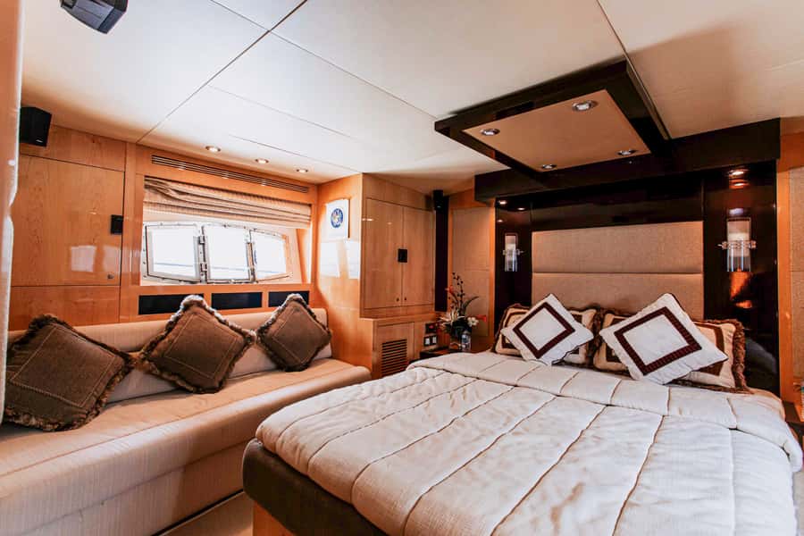 Private Yacht Dubai: 56ft - Burj Al Arab and the return to the marina