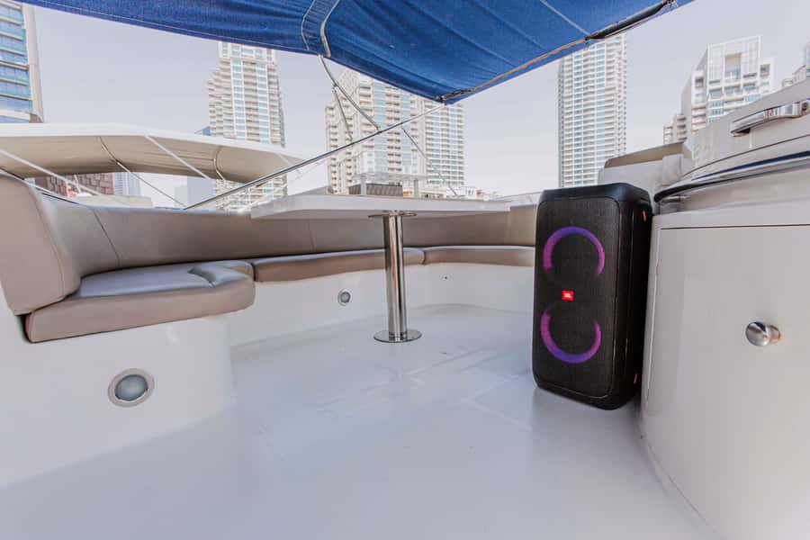 Private Yacht Dubai: 56ft - What the crew adds to the experience
