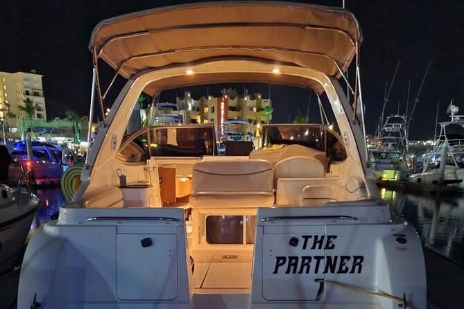 Private yacht rental for 2 hours - Choosing between snorkeling, wildlife, and sunset