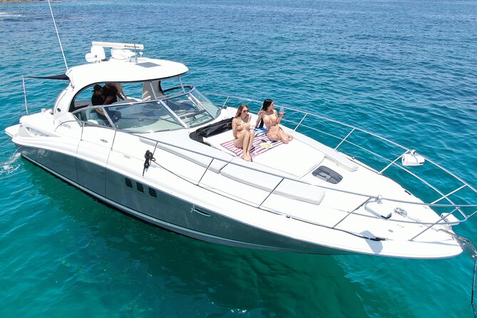 Private Yacht Sea Ray all-inclusive charter in Cabo - Snorkeling, paddleboards, and time in the water