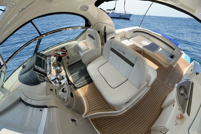 Private Yacht Sea Ray all-inclusive charter in Cabo - A Pacific coast hour for whales and open views