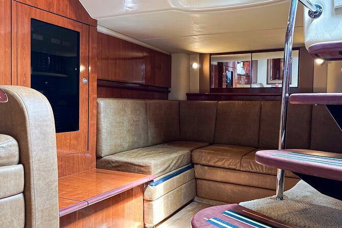 Private Yacht Sea Ray all-inclusive charter in Cabo - Hotel transfers and the meeting point