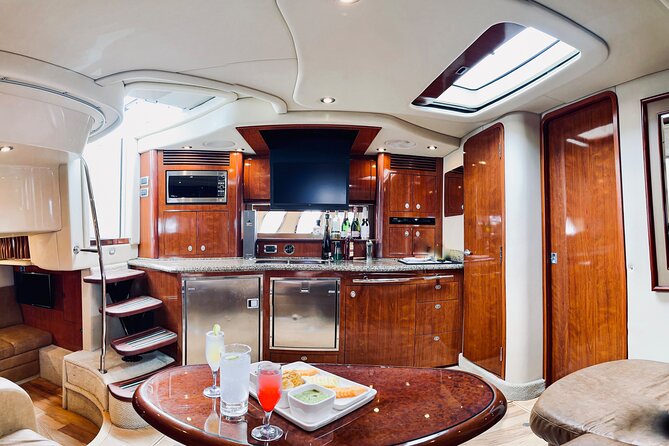 Private Yacht Sea Ray all-inclusive charter in Cabo - Who gets the best value from this Cabo boat trip