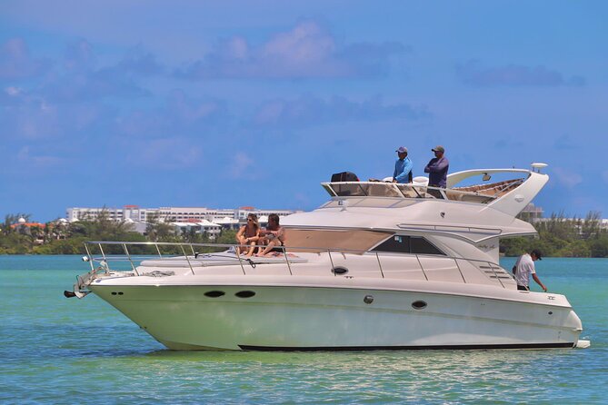Private Yacht SeaRay 46ft Cancun 25P17 - A private SeaRay instead of a crowded party boat