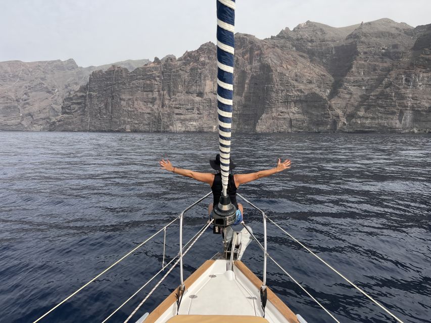 Puerto Colon : Whale & Dolphins Sailing Excursion - Choosing Three Hours or Six Hours