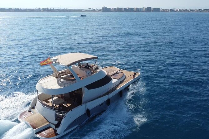 Puerto del Carmen: Catamaran Trip with Water Sports - What the crew adds to the experience