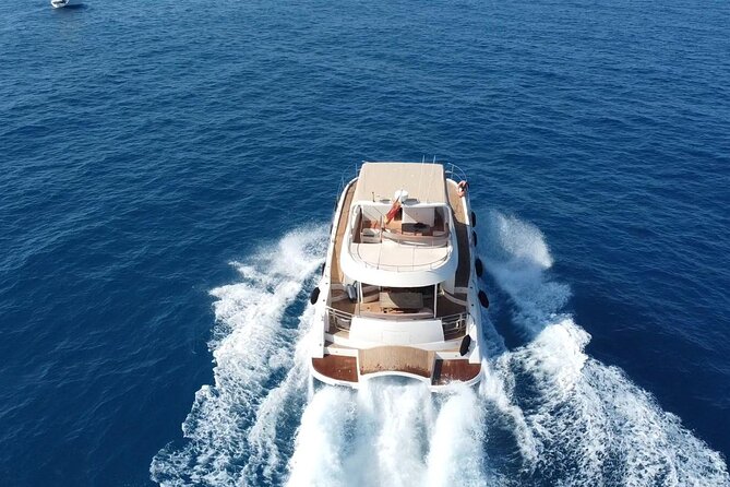 Puerto del Carmen: Catamaran Trip with Water Sports - Shared or private catamaran?