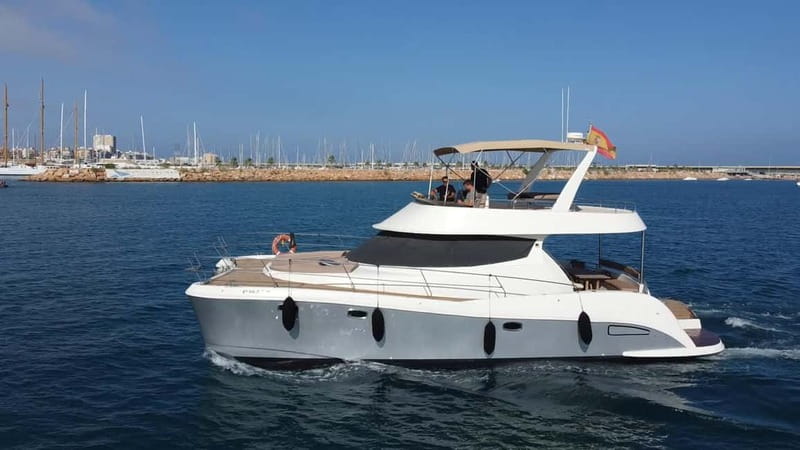 Puerto del Carmen: Private Sunset Catamaran Tour with Drinks - What is served on the catamaran