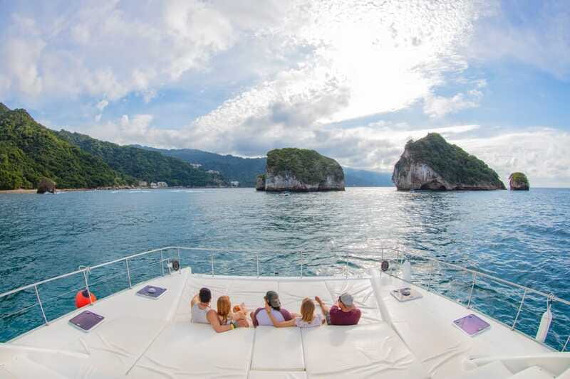 Puerto Vallarta: Luxury Yacht Tour with Lunch and Open Bar - What to bring and what to leave behind