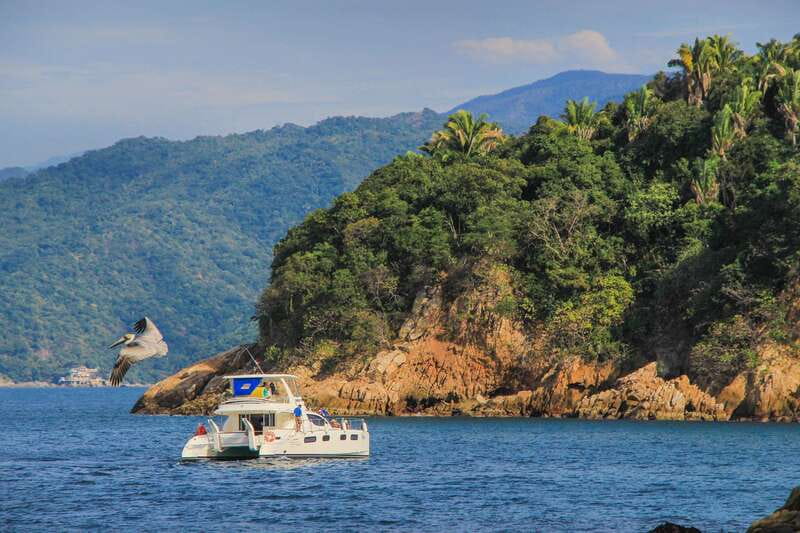Puerto Vallarta: Luxury Yacht Tour with Lunch and Open Bar - Starting at Puerto Mágico