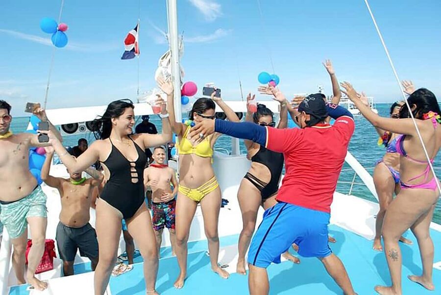 Punta Cana: Catamaran Boat Party with Unlimited Drinks - A party boat with a real swimming stop