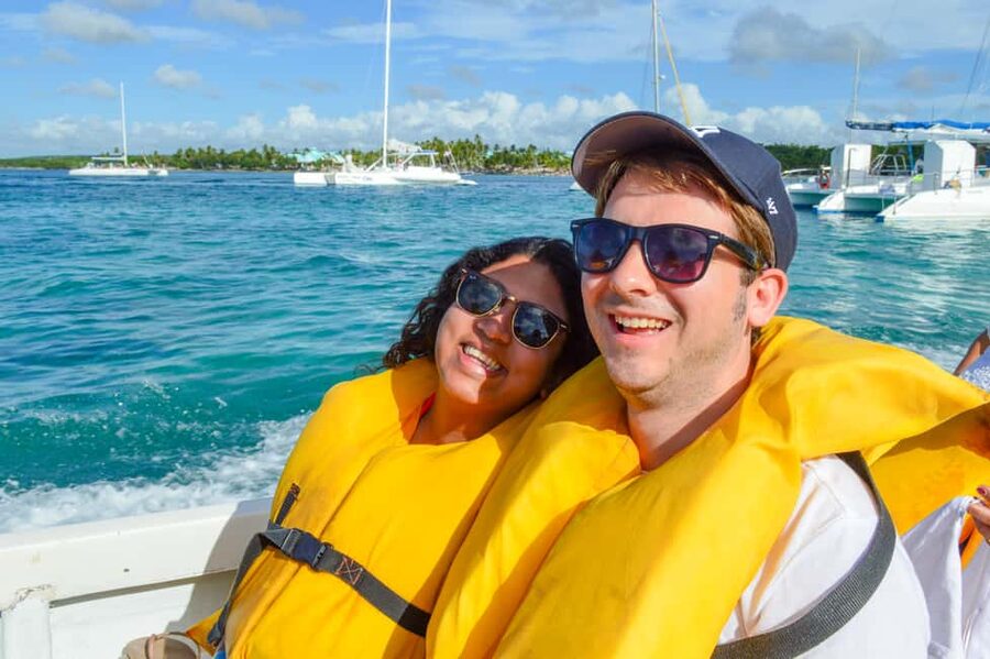 Punta Cana: Saona Island All Included Open Bar Catamaran - Dancing and entertainment before the return