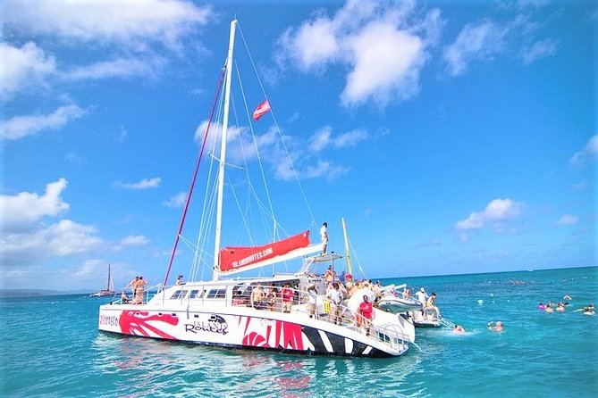 Reggae Catamaran and Snorkeling Open Bar Cruise Montego Bay - When the bar opens and the music turns up
