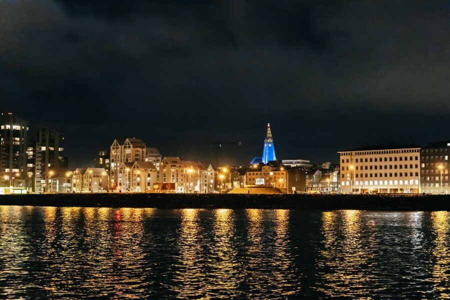 Reykjavik: Northern Lights Yacht Tour - Cold weather and camera advice