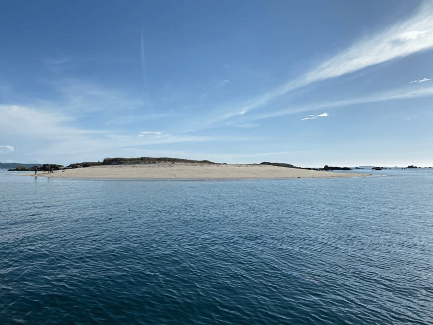 Ría de Arousa: Daytime or Sunset Sailboat Cruise with drinks - The opening 20 minutes along Galicia’s coast