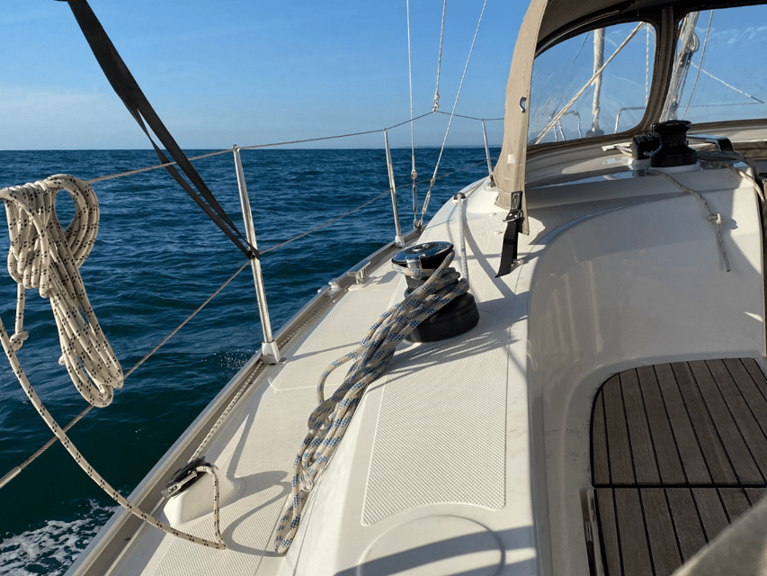 Ría de Arousa: Daytime or Sunset Sailboat Cruise with drinks - A short stop at A Illa de Arousa