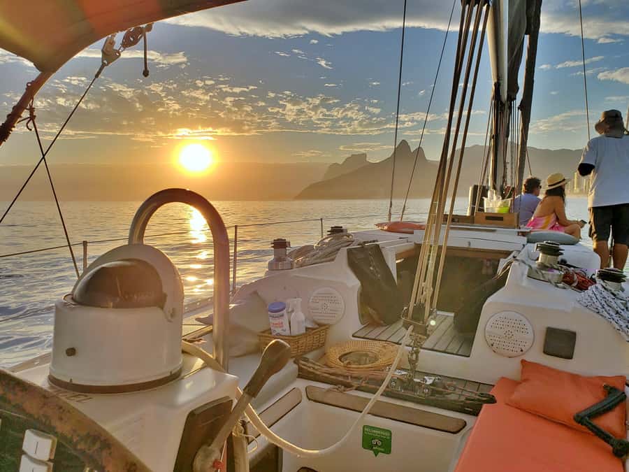 Rio de Janeiro: Guanabara Bay Sunset Sailing Tour & Drinks - Why Guanabara Bay is the right place to see Rio