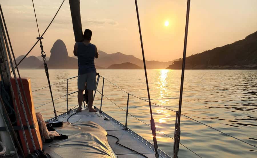Rio de Janeiro: Guanabara Bay Sunset Sailing Tour & Drinks - Drinks, snacks, and the relaxed pace