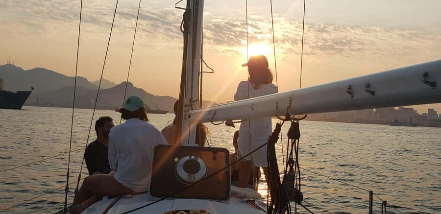 Rio de Janeiro: Sailing Sunset Tour with Snacks and Drinks - How this compares with a party boat