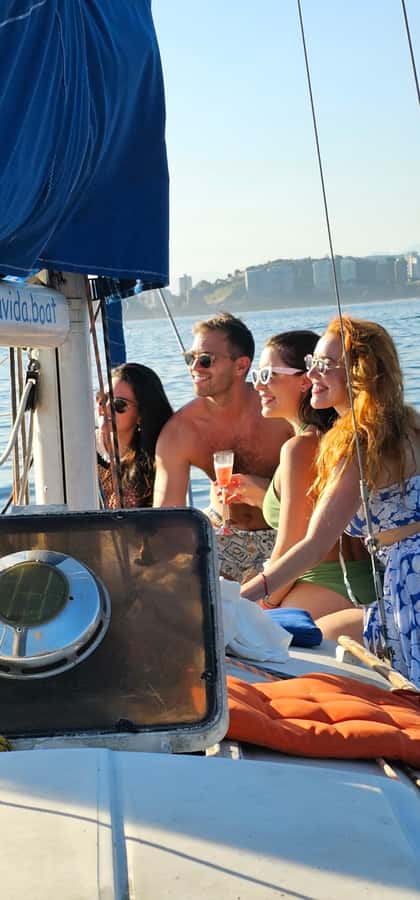 Rio de Janeiro: Sailing Sunset Tour with Snacks and Drinks - Guanabara Bay from the water