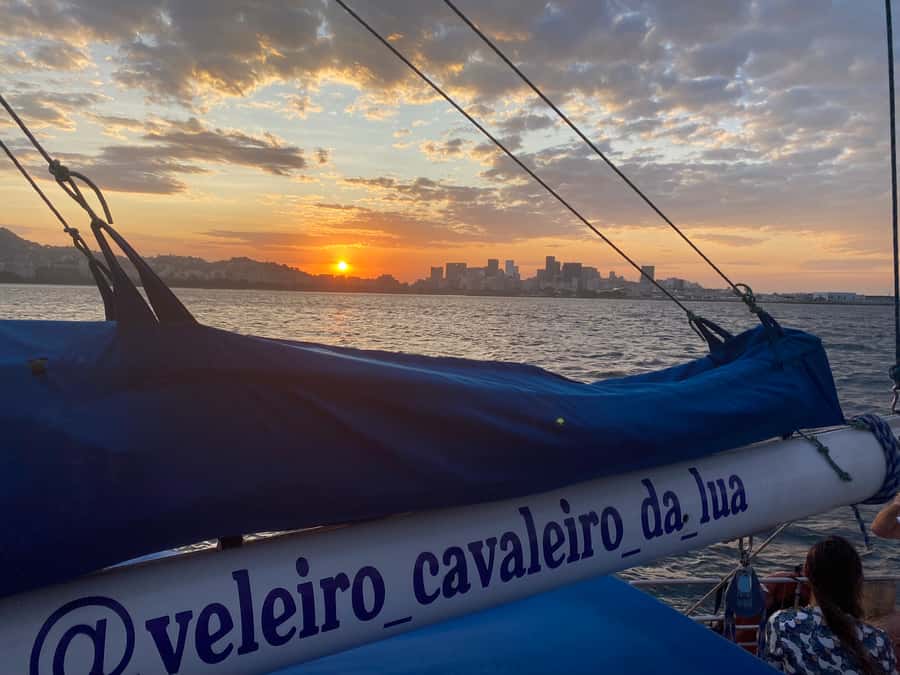 Rio de Janeiro: Sunset Sailboat Tour with Open Bar - Music, conversation, and the social mood
