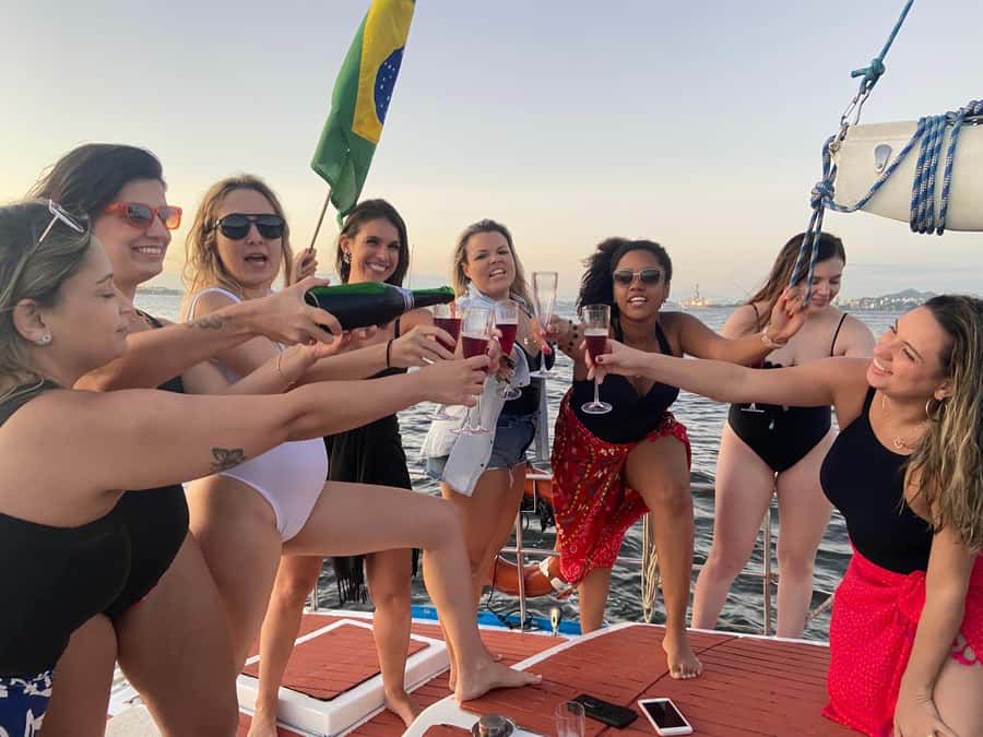 Rio de Janeiro: Sunset Sailboat Tour with Open Bar - Sunset photography from the bay