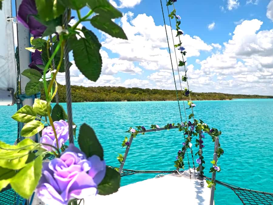 Sail for 4 hours in the most SECRET spot in Bacalar. INCLUDES Beach Club. - The first hour on the catamaran