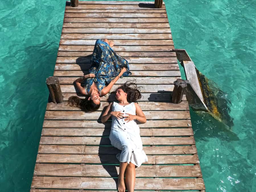 Sail for 4 hours in the most SECRET spot in Bacalar. INCLUDES Beach Club. - Two swimming and snorkeling stops