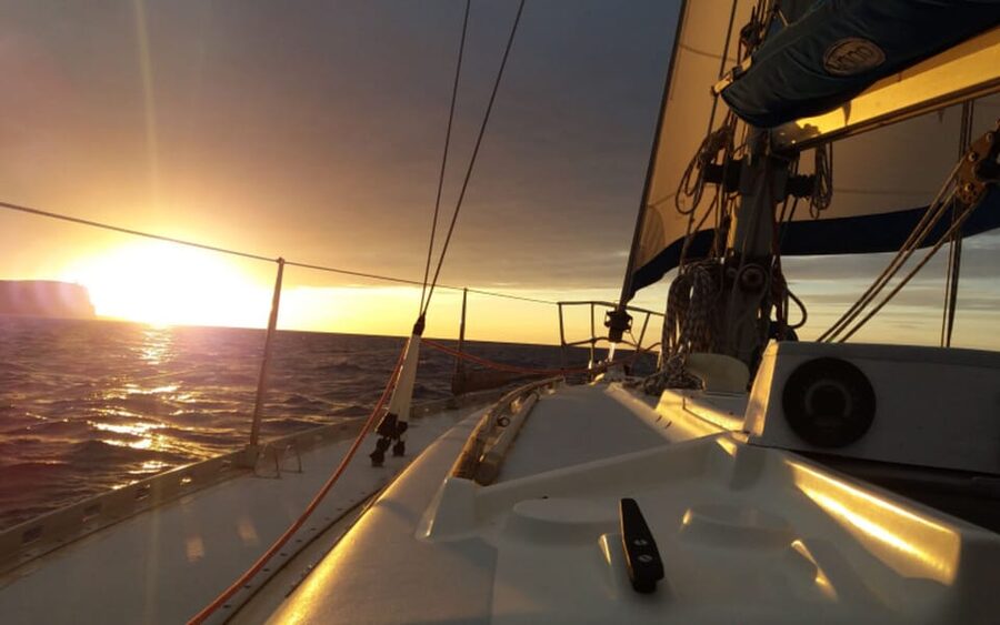 Sailboat Sunset Trip in Menorca - Sailboat or catamaran? Check the vessel details