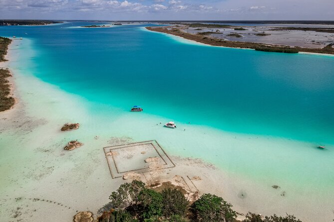Sailboat tour across the seven colors lagoon in Bacalar - Why sailing is the right way to see Bacalar
