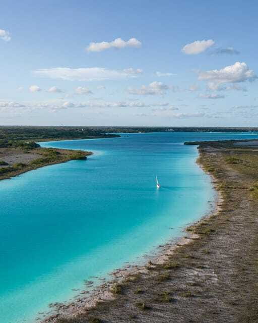 Sailboat tour in the seven colors lagoon of Bacalar - Who will enjoy this Bacalar boat tour