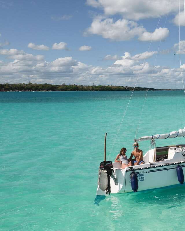 Sailboat tour in the seven colors lagoon of Bacalar - Sailing by wind, with a motor as backup