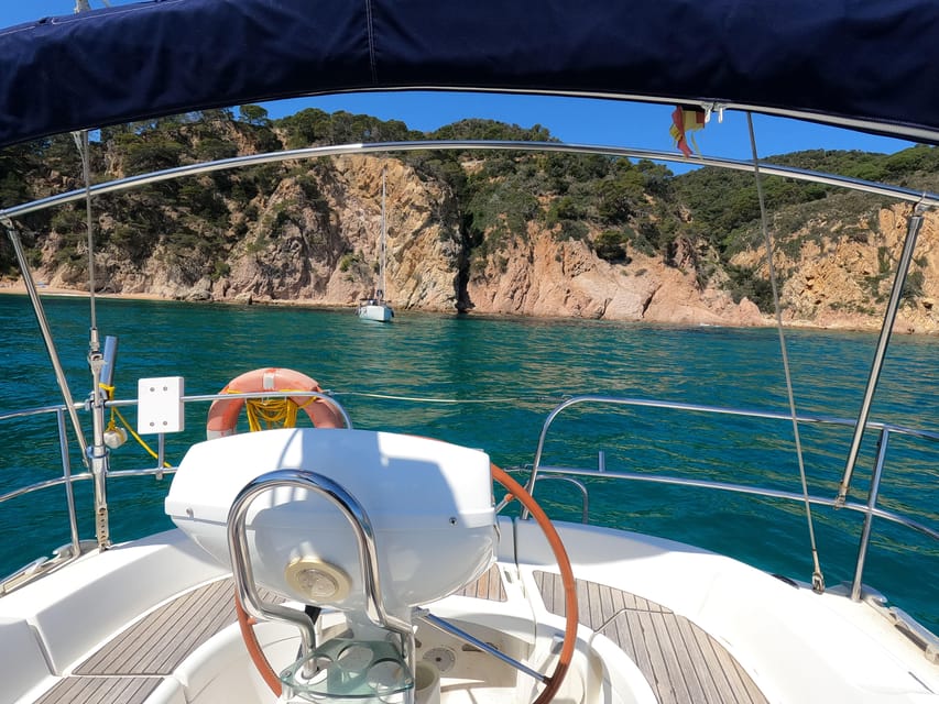 Sailing experience 4 hours in Platja d'Aro - Two hours anchored for swimming and snorkeling